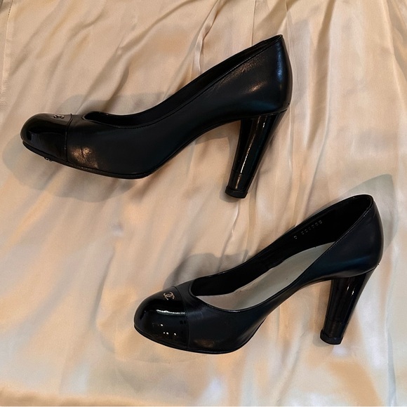 CHANEL Leather Pumps - Picture 2 of 5